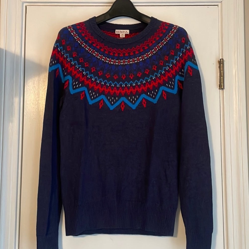 Merona navy blue and red long sleeve soft crewneck sweater